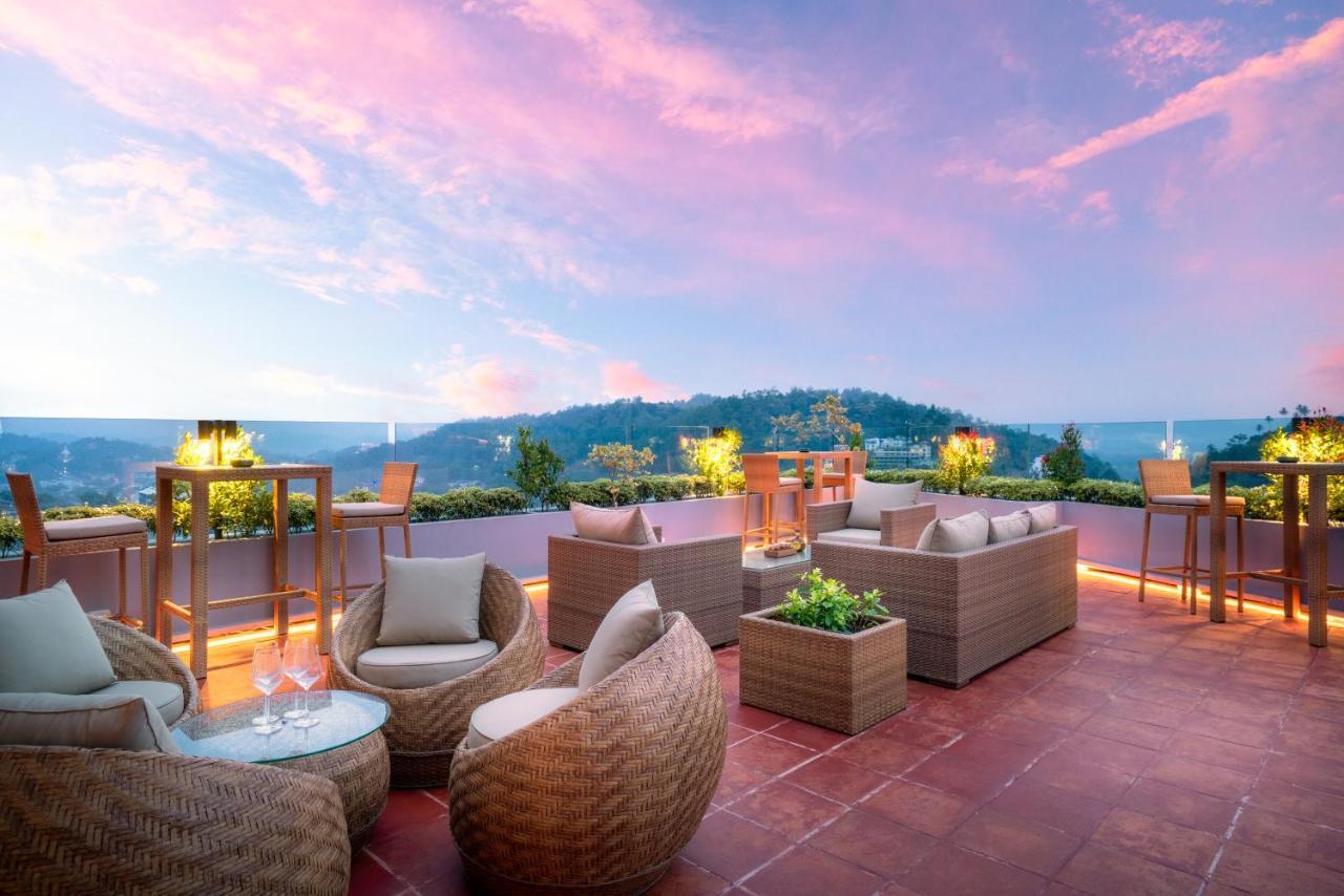Grand Serendib Hotel Kandy Exterior foto The View