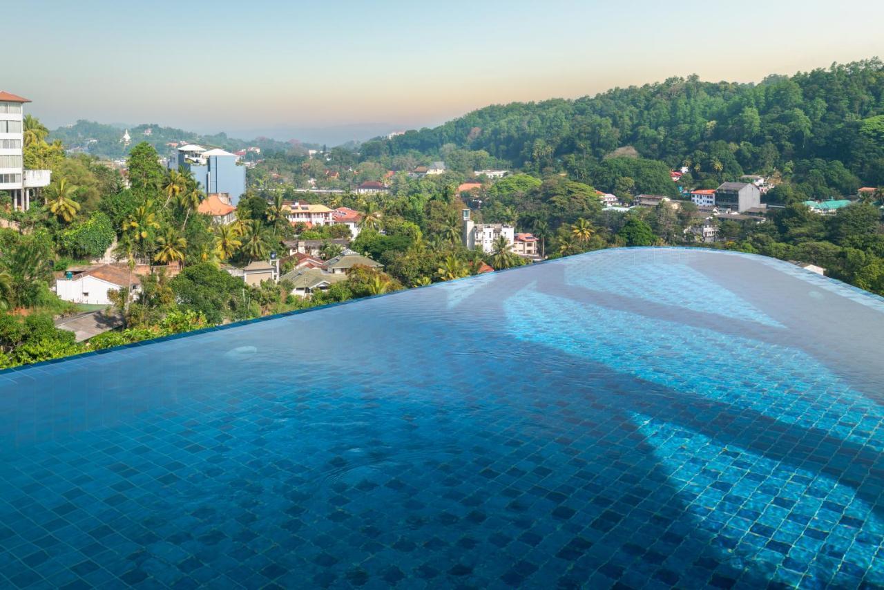 Grand Serendib Hotel Kandy Exterior foto Infinity pool at the Taj Bengal