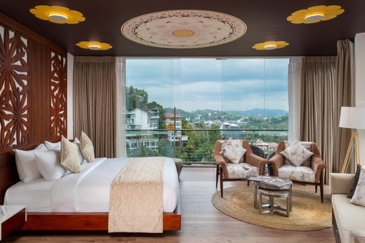 Grand Serendib Hotel Kandy Exterior foto Deluxe Suite