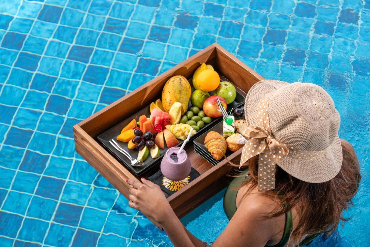 Grand Serendib Hotel Kandy Exterior foto A floating breakfast tray